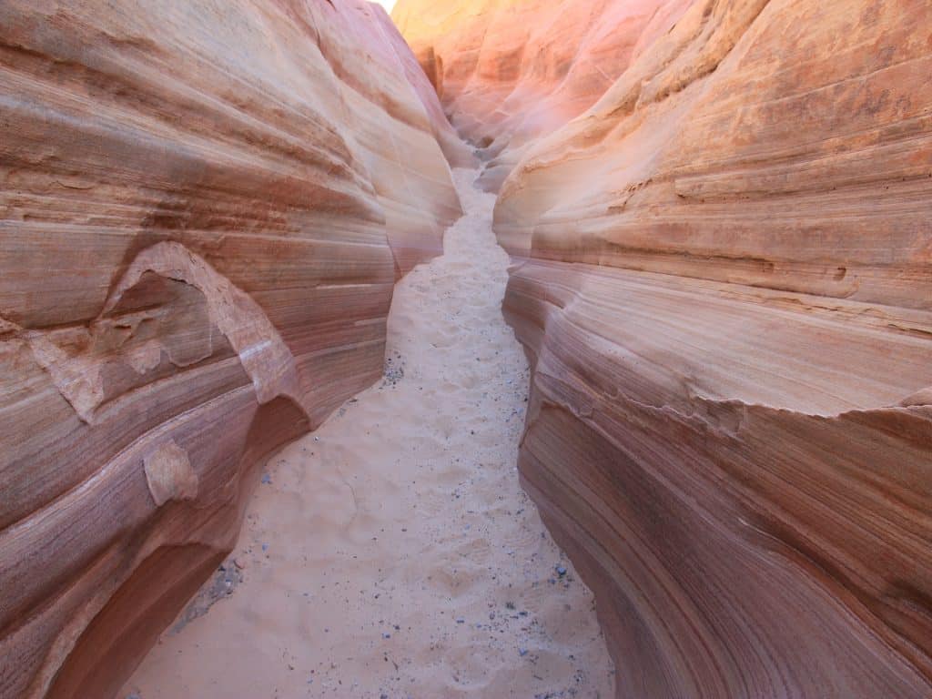 kaolin-wash-valley-of-fire-randonnée-7-merveilles-las-vegas-aventures-pastel-canyon