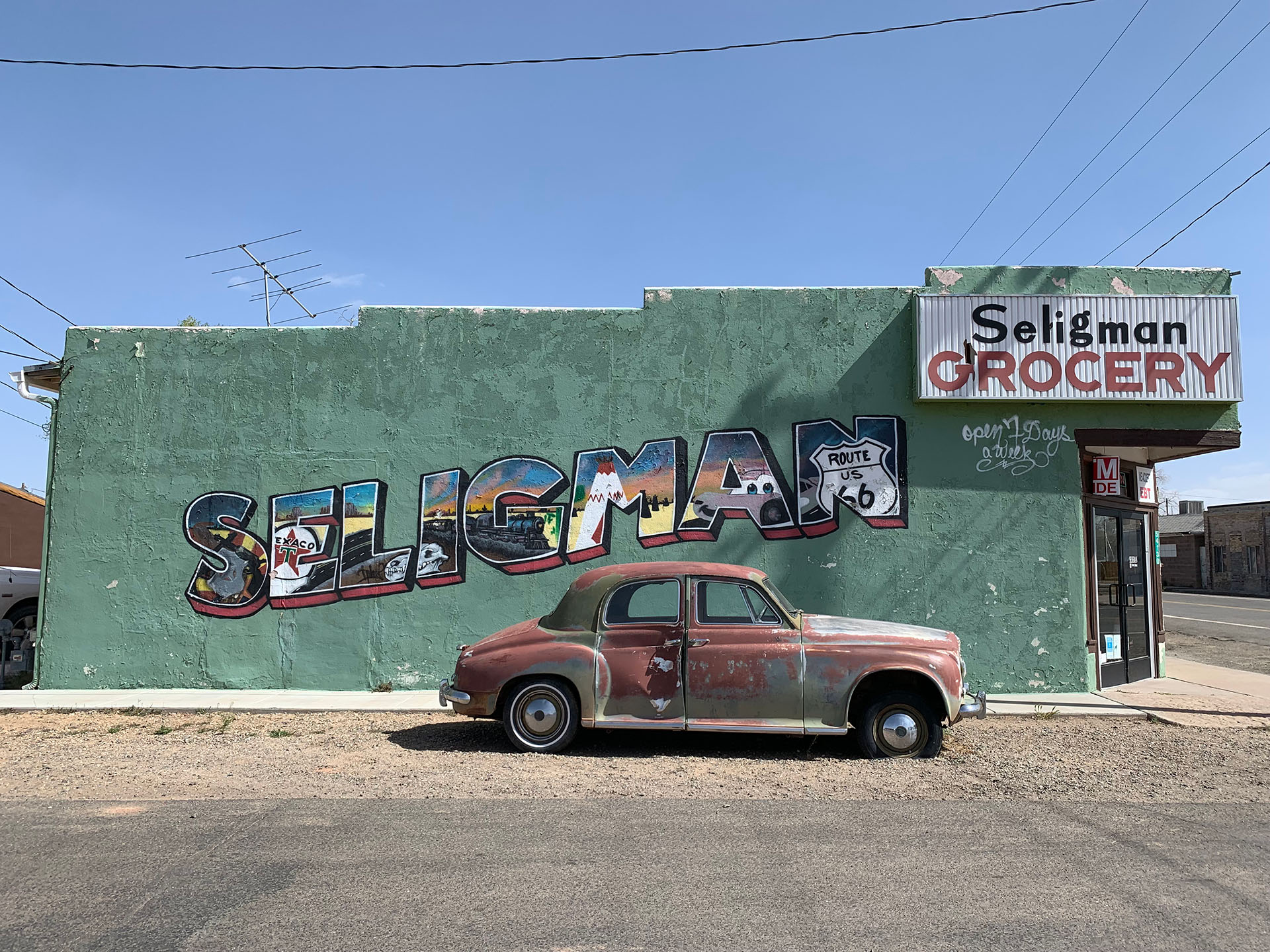 voiture-seligman-route-66-arizona-visite-las-vegas-aventures