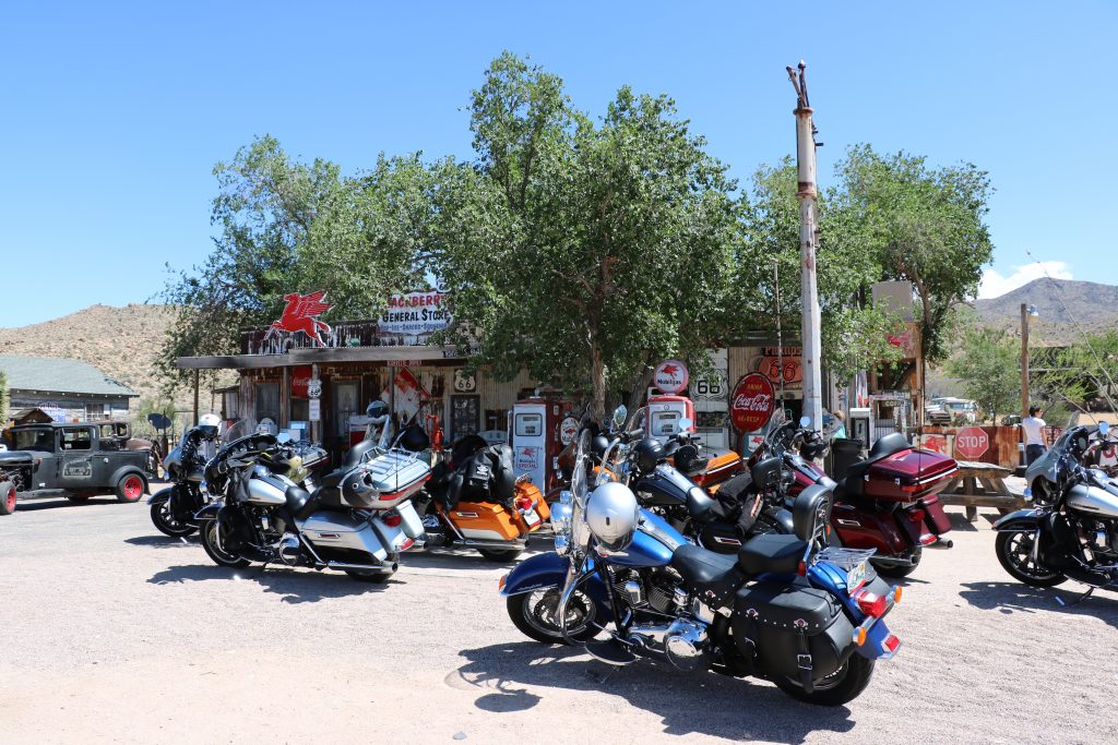 hackberry-general-store-bikers-route-66-arizona