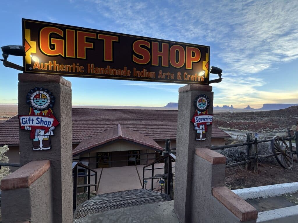 gift-shop-goulding-lodge