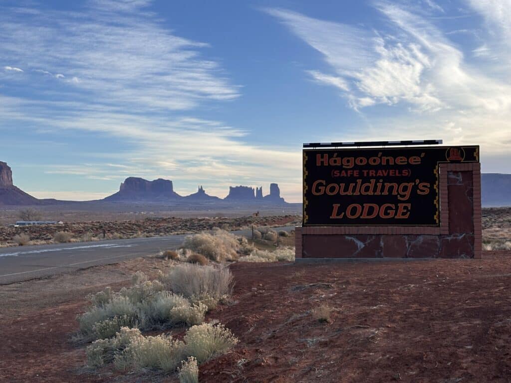 gouldings-lodge-entree