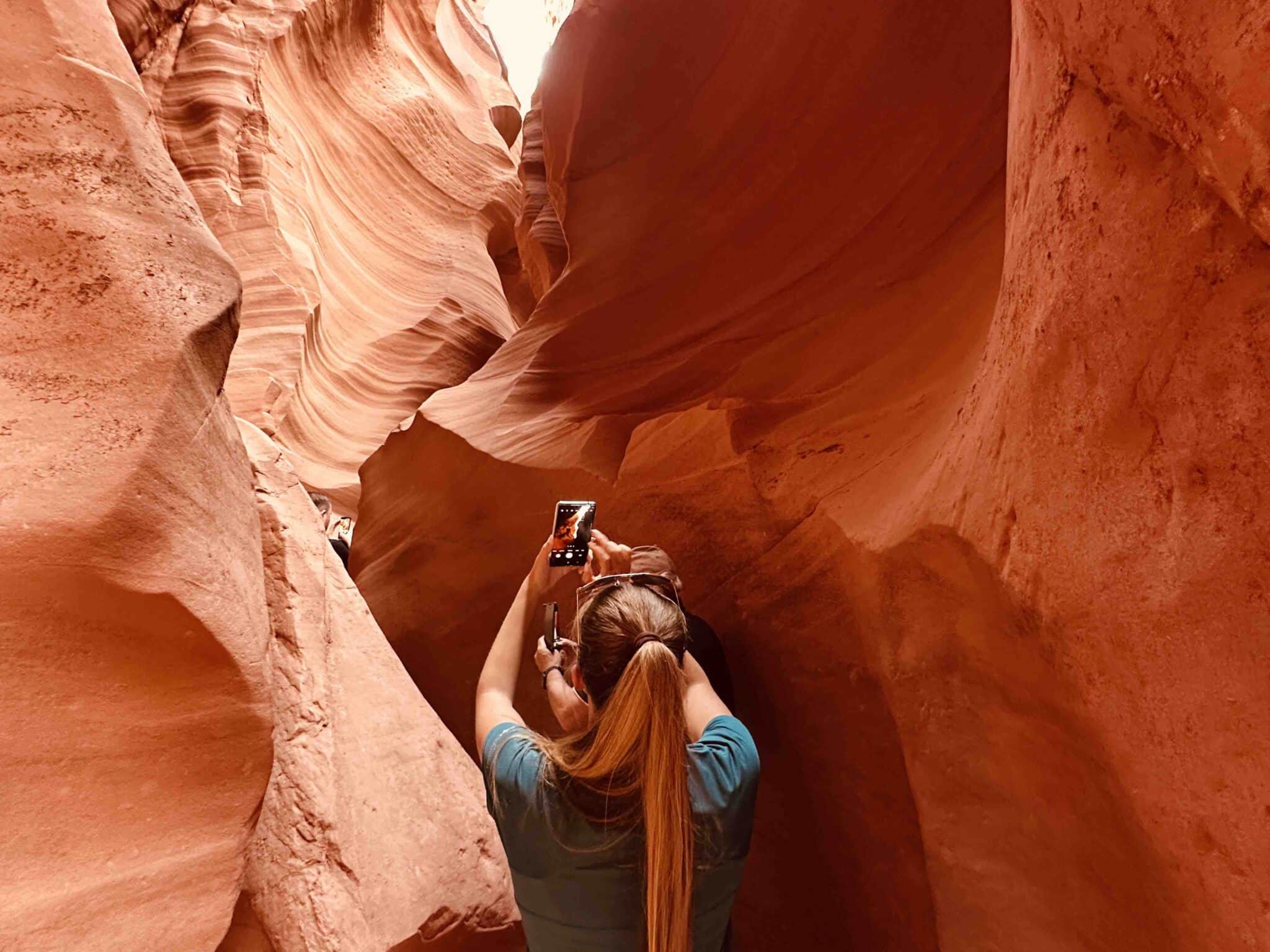antelope canyon x femme dos -las vegas aventures