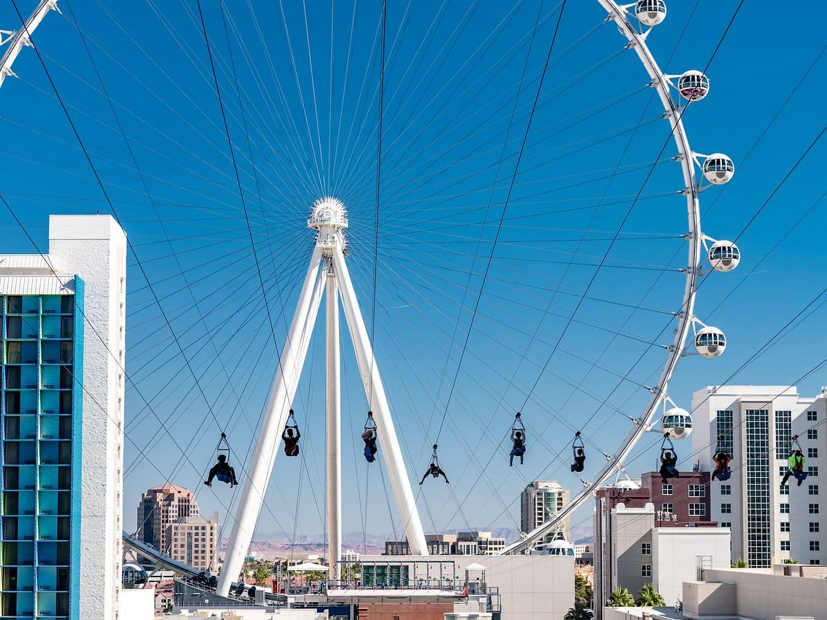 tyrolienne-flylinq-strip-las-vegas